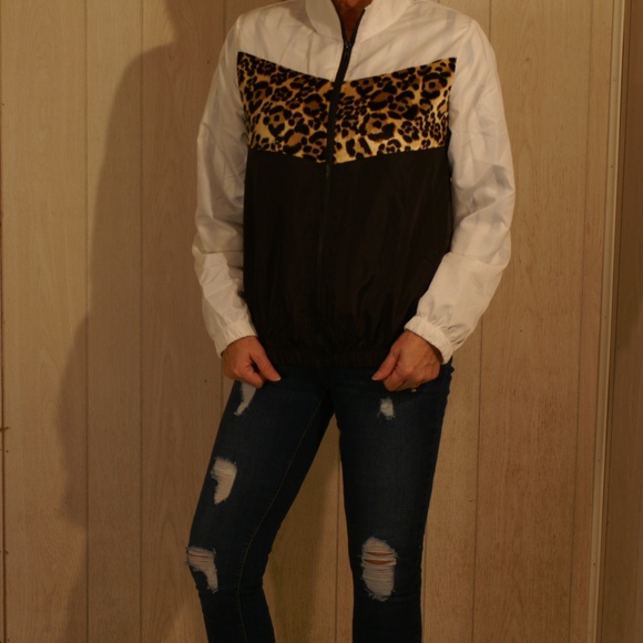 Beautiful Lightweight Leopard Print Wind Jacket - Picture 5 of 9